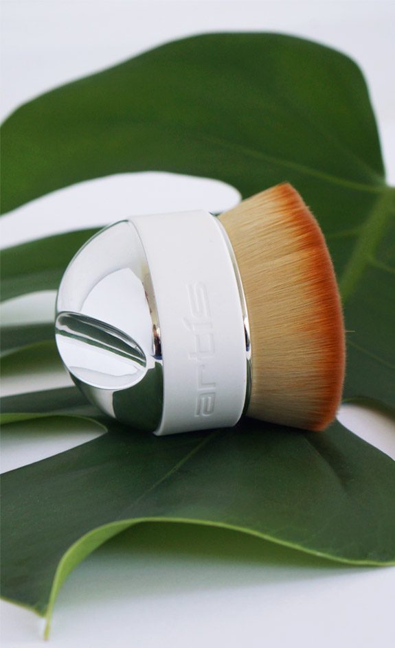 Artis Elite Mirror Mini Palm Brush